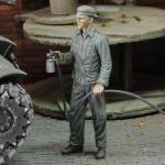 Figurine soldier spray painting 1/48 Royal Model