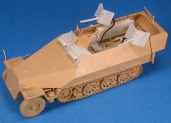 scale-model-Flammpanzerwagen-Sd-Kfz-251-16-Tamiya