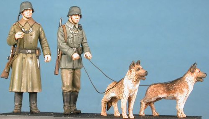 Feldgendarmes allemand avec chiens