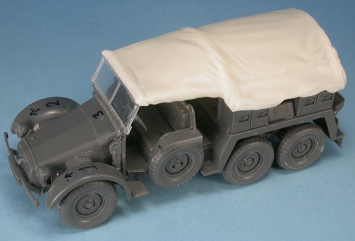 Maquette camion léger allemand Krupp Protze Kfz.69 avec figurines 